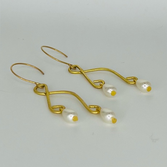 Gold and Faux Pearl Twisted Hammered Dangle Earrings - Picture 2 of 2